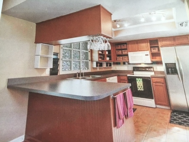 another view of kitchen - 2140 Redleaf Drive