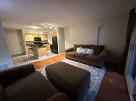 Building Photo - 945 Quay Ave