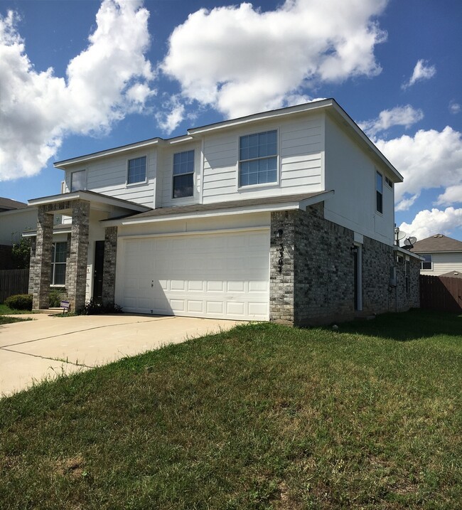 Building Photo - Spacious and Inviting Home by Fort Cavazos