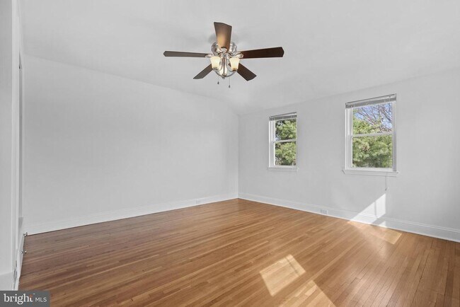 Building Photo - 227 Willow Ave