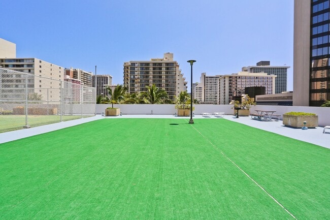 Building Photo - Royal Kuhio 1b1b1parking Fully Furnished i...