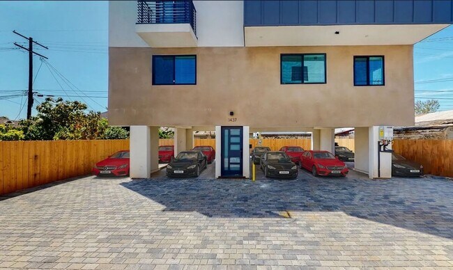 Building Photo - FOR RENT $4200, 4BED 3BATH,Downtown LA