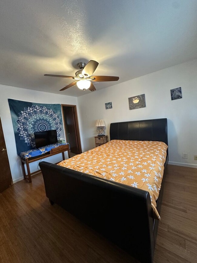 Building Photo - Furnished 3 Bedroom / 2 Bath Home