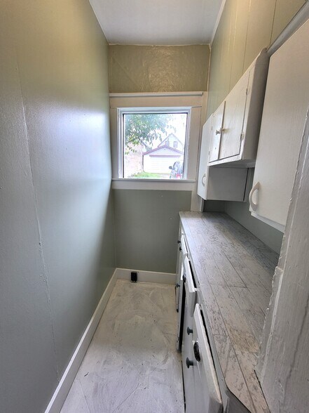 Kitchen Cubby - 32 E 1st Ave