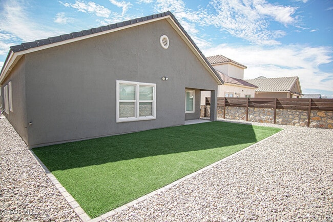 Building Photo - 644 Paseo Musical St