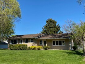 Building Photo - 3148 Edgewater Dr