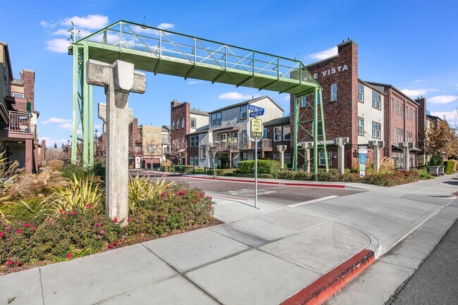 Building Photo - Luxury 2-Bedroom Monte Vista Condo with Downtown Views & Monthly House Cleaning Included