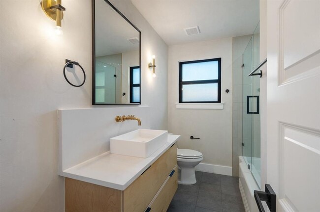 Building Photo - 1604 Elmhurst Dr