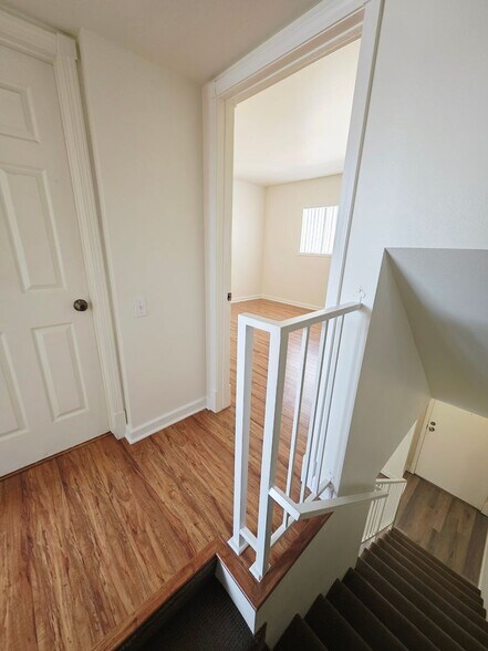 Building Photo - 12835 Kling St