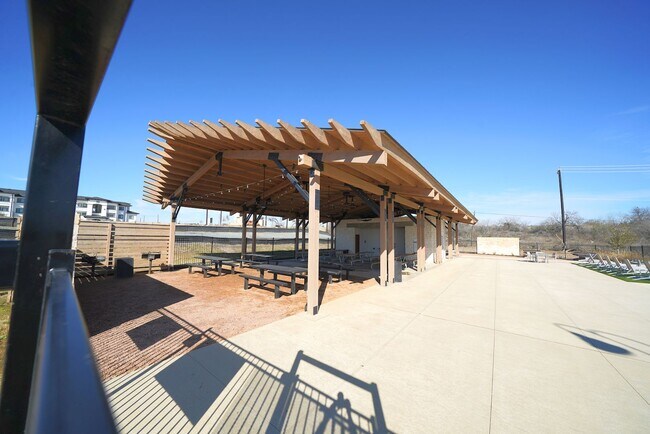 Building Photo - Like-New Home in Applewood Neighborhood. Realtor Commission: $600