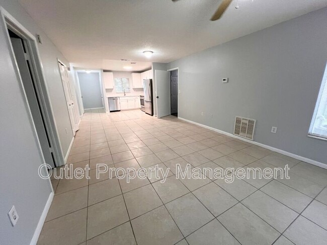Building Photo - 411 Slumber Ln