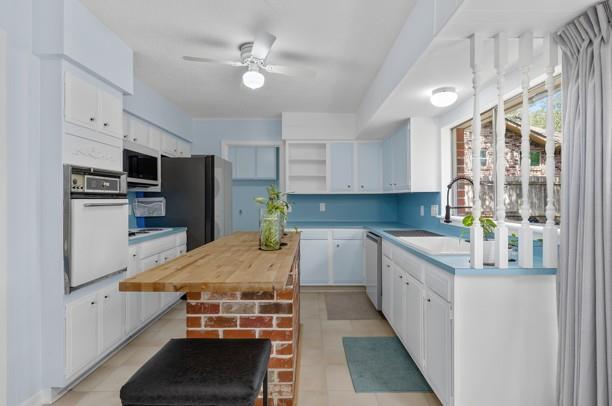 Building Photo - 12402 Blue Water Cir