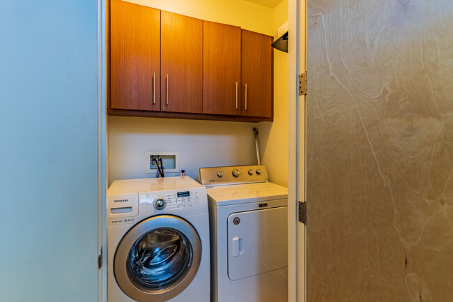 Laundry Room 3rd Floor - 408 W Juniper St