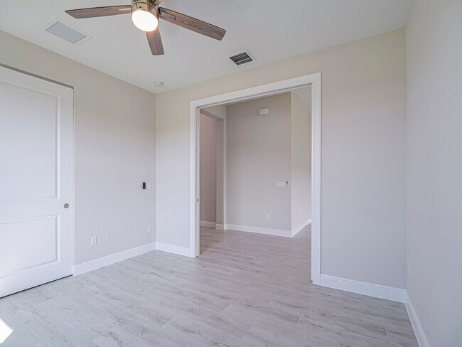 Building Photo - 6423 High Pointe Cir