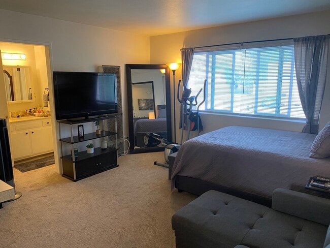 Building Photo - 7010 Jordan Ave