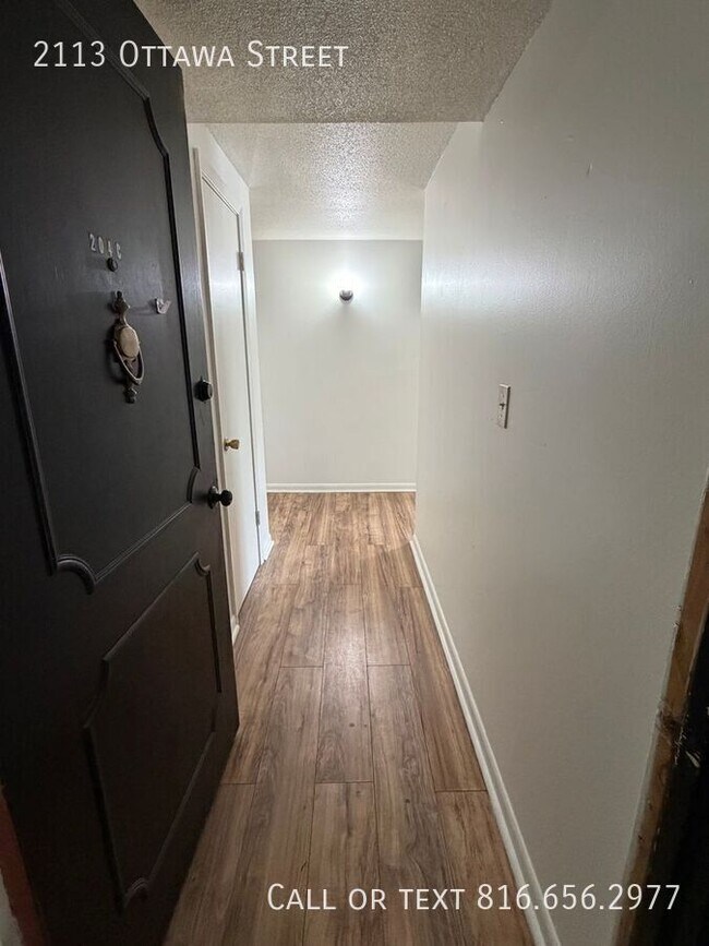 Building Photo - 2113 Ottawa St