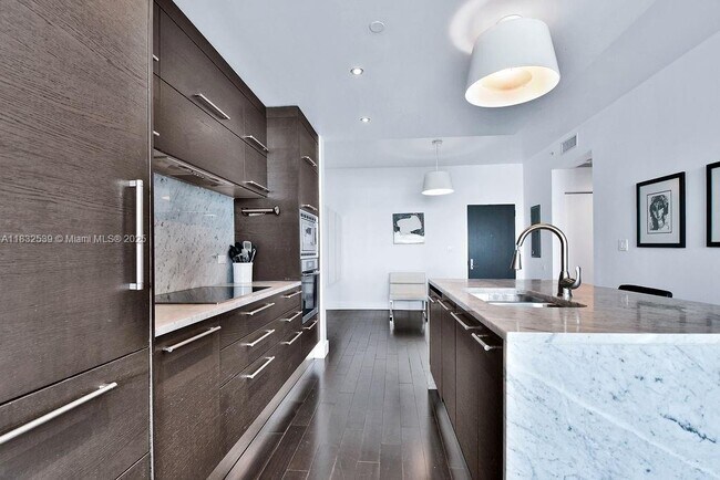 Building Photo - 900 Biscayne Blvd