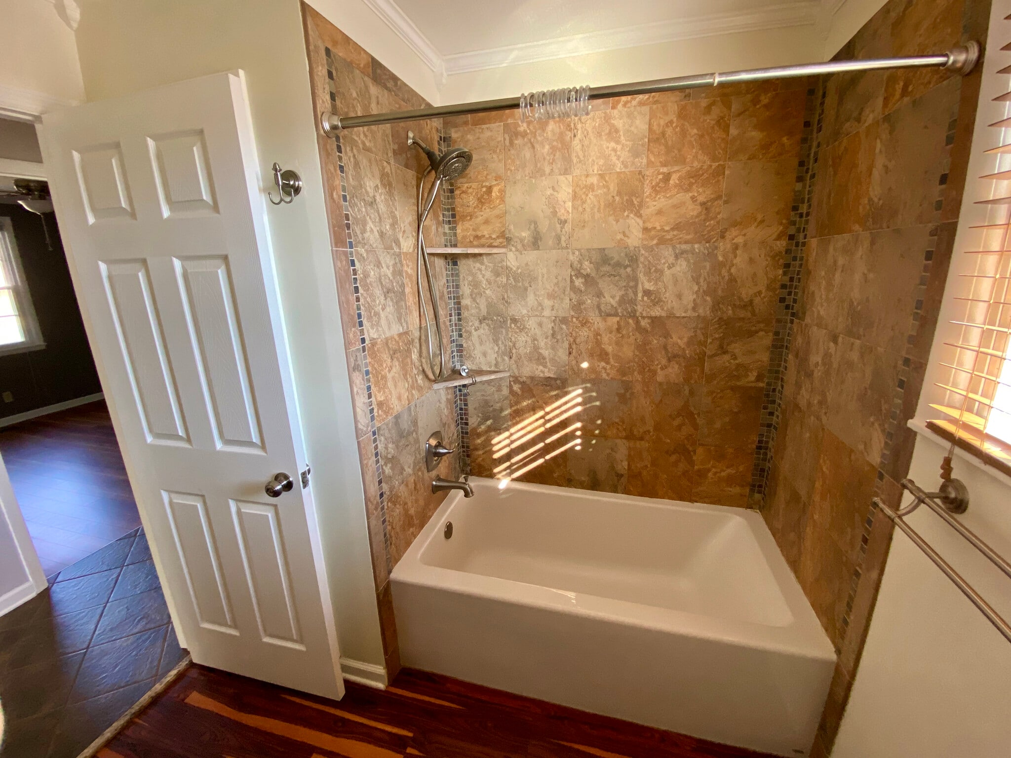 Full Bath - 4408 Juneau Dr