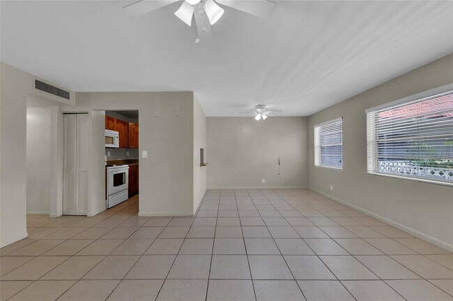 Building Photo - 2201 NE 36th St