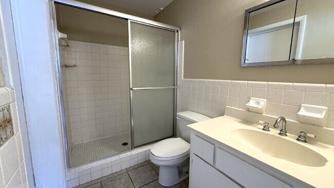 Building Photo - 484 Grandview Ave