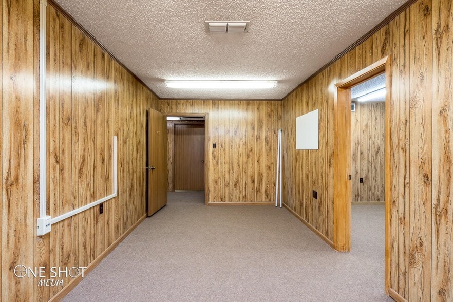 Building Photo - 216 Oak St