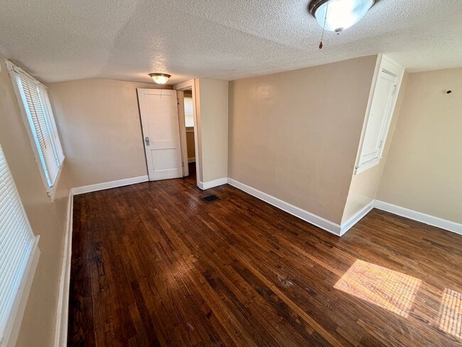 Building Photo - 210 N Ash Ave