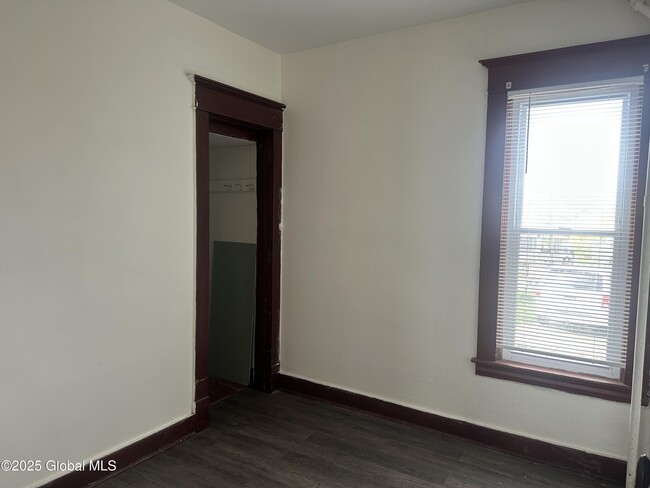 Building Photo - 1326 3rd Ave