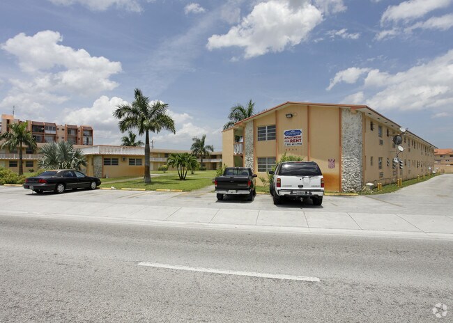Building Photo - Marshall Apartments
