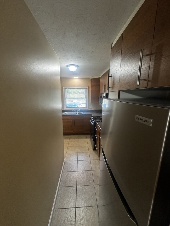 Building Photo - 127 Eaglewood Way