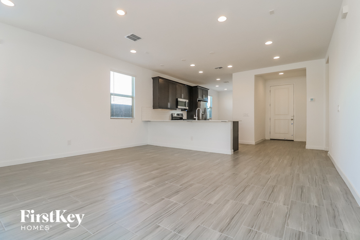 Building Photo - 5848 N 89th Dr