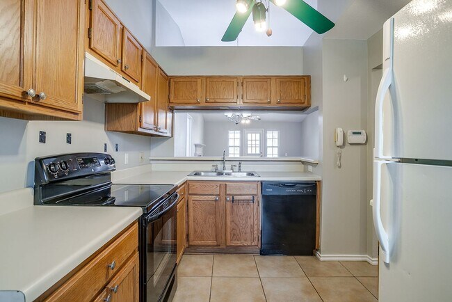Building Photo - 4017 River Birch Rd