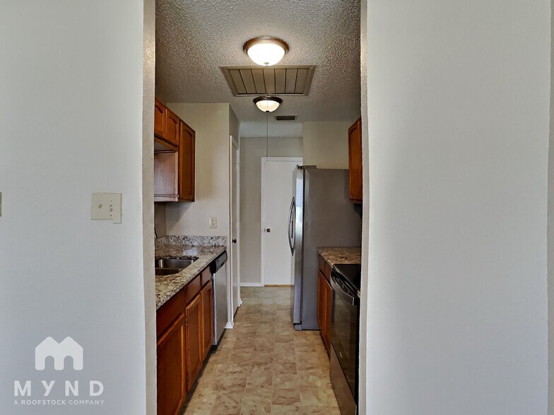 Building Photo - 2306 High Star Dr
