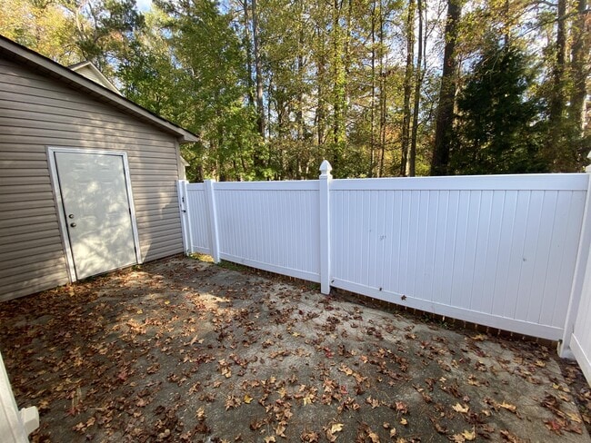 Building Photo - 107 Stratford Rd