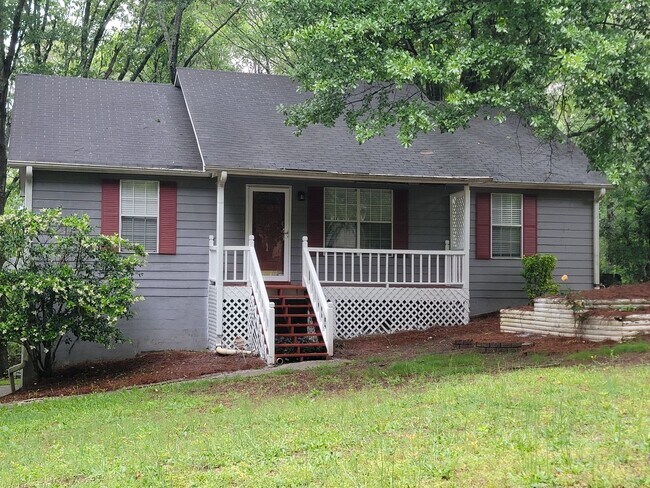 Building Photo - Charming Douglasville Home with Bonus Base...
