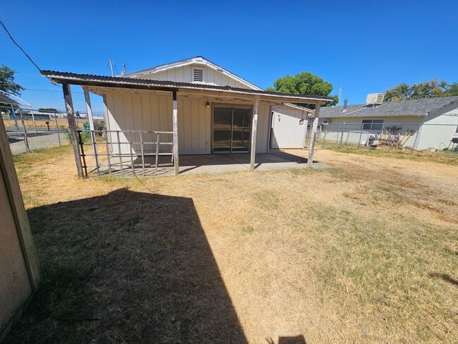 Building Photo - 2 Bedroom 1 Bathroom Home for Rent in Corning!