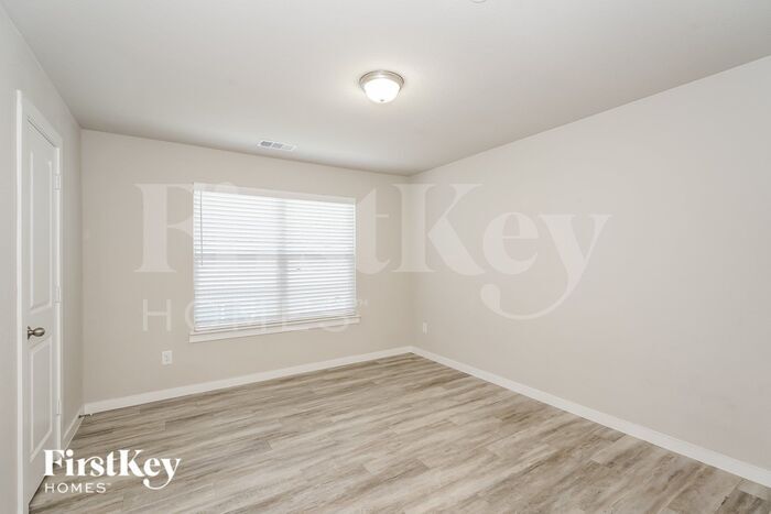 Building Photo - 615 Sophia Wy