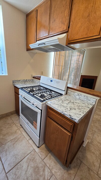 Brand New Stove/Oven - 12821 Caswell Ave