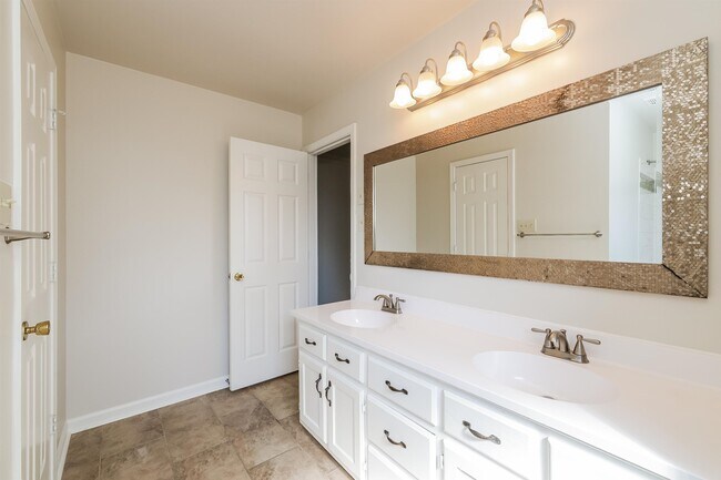 Building Photo - 7325 English Cove