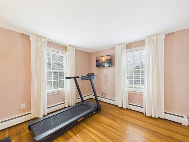 Building Photo - 449 Love Ln