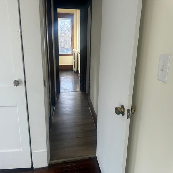 Building Photo - 182-184 Main St