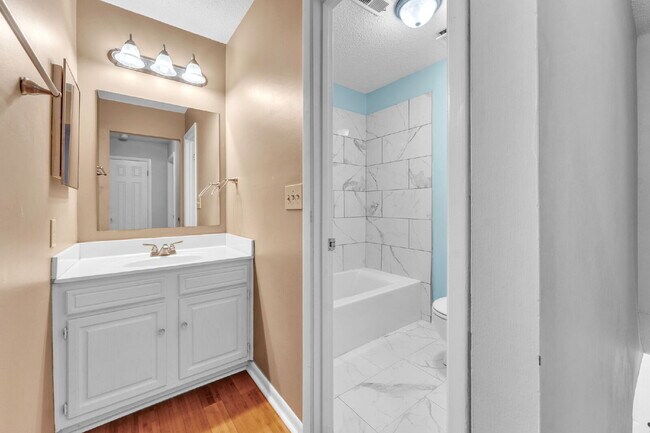 Building Photo - Beautiful 3 Bedroom 2.5 Bathroom Condo in Prime Taylors Location $1,625/mo rent