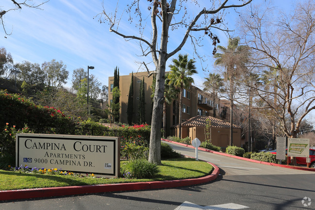 Building Photo - Campina Court Apartments
