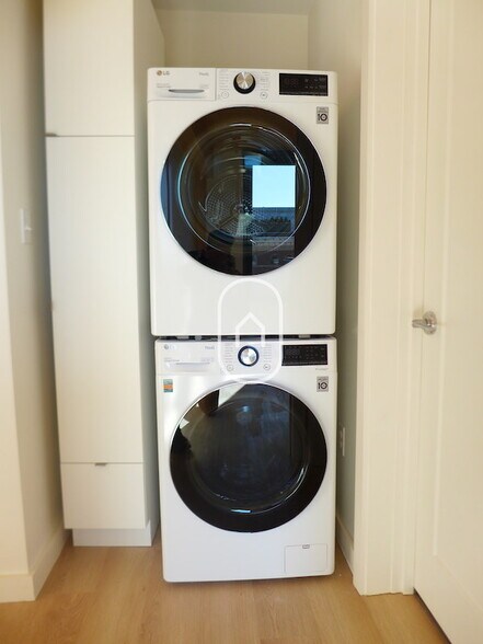 Building Photo - 47 Thorndike St