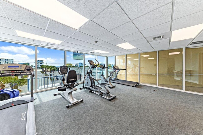 Building Photo - 1524 W Beach Blvd