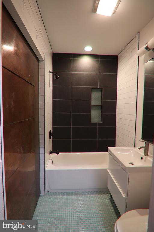 Building Photo - 1223 Haubert St