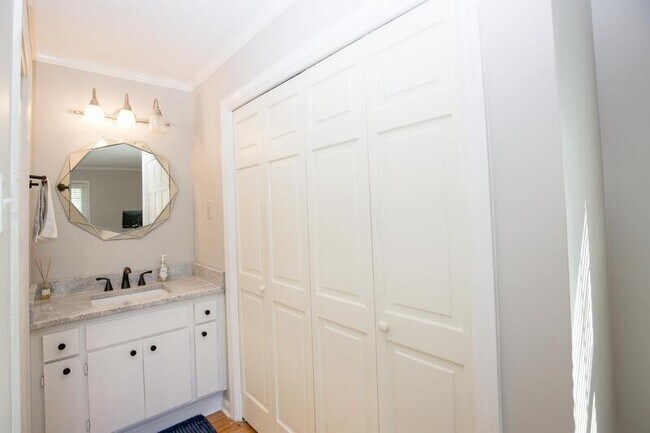 Building Photo - 209 Selkirk Trail