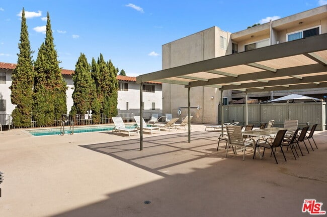 Building Photo - 5625 Windsor Way