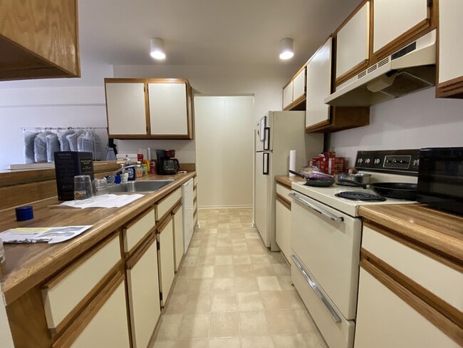 Building Photo - 1000 Linden Ave