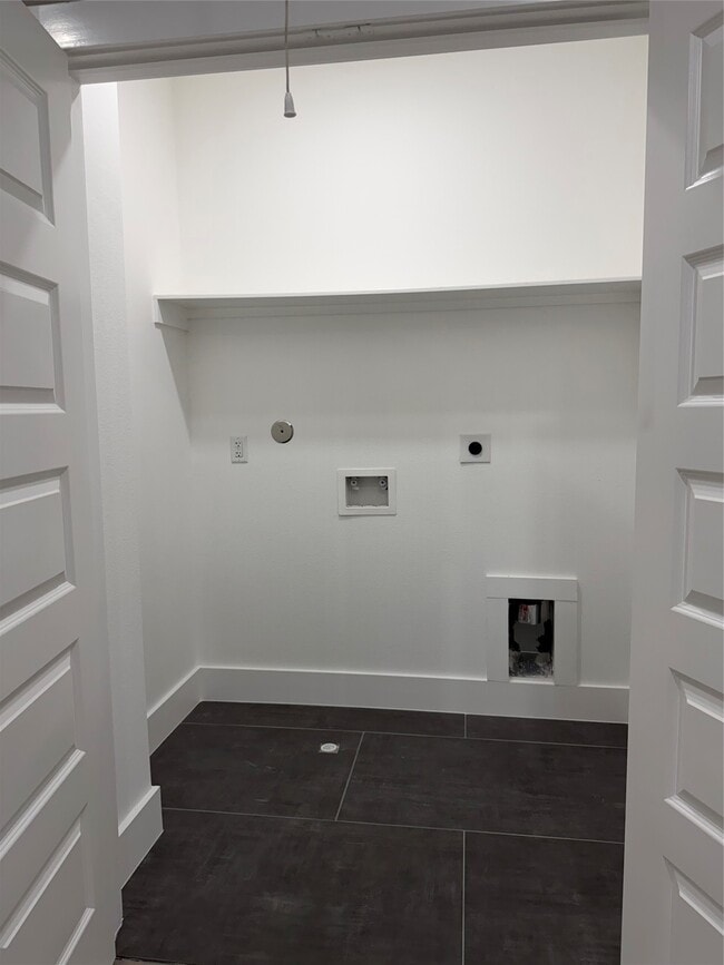 Building Photo - 10055 Grover Ln