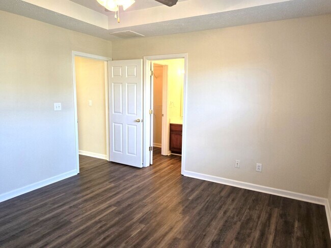 Building Photo - 3 Bedroom Ranch in Great Acres 251024
